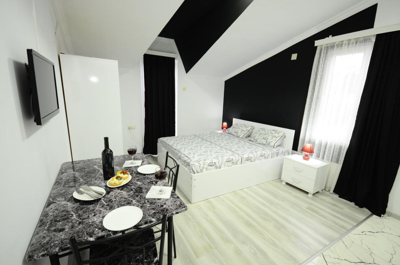 ApartHotel My Home Batoemi Buitenkant foto