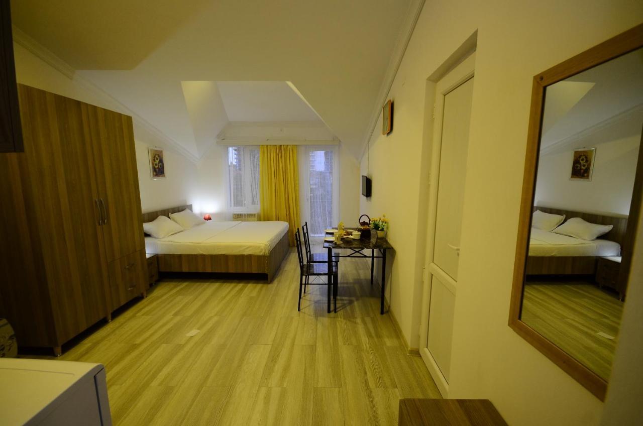 ApartHotel My Home Batoemi Buitenkant foto